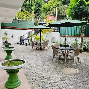 https://red-star-kandyan.kandyhotelsnow.com